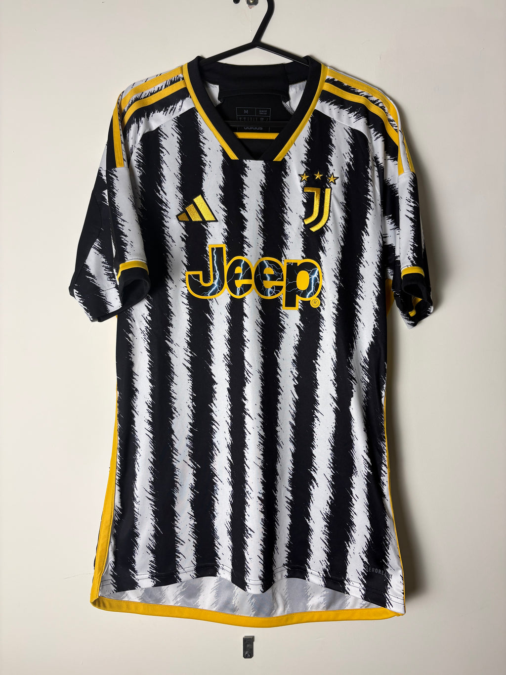 Juventus 2023/24 home shirt by adidas (M)