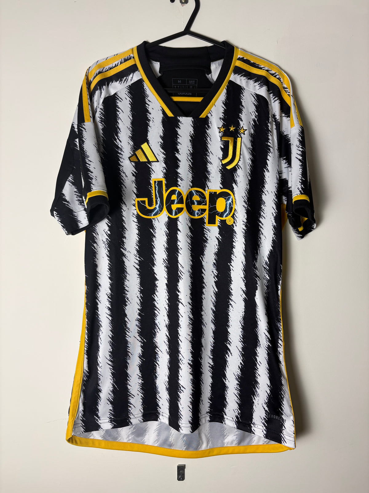 Juventus 2023/24 home shirt by adidas (M)