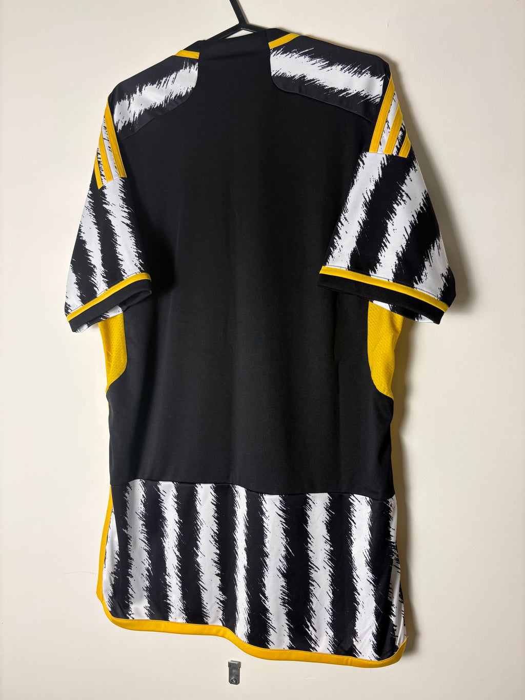 Juventus 2023/24 home shirt by adidas (M)