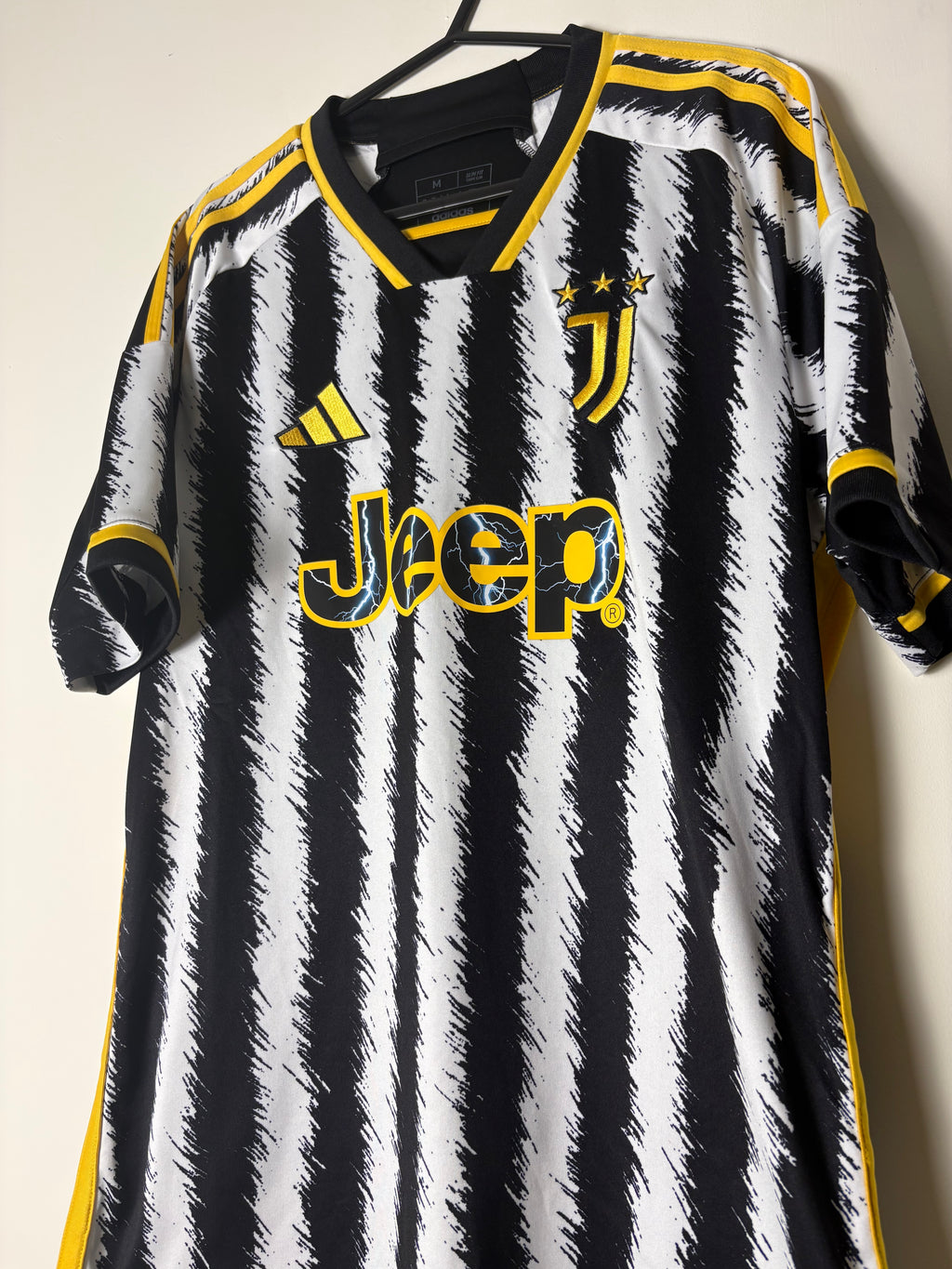 Juventus 2023/24 home shirt by adidas (M)