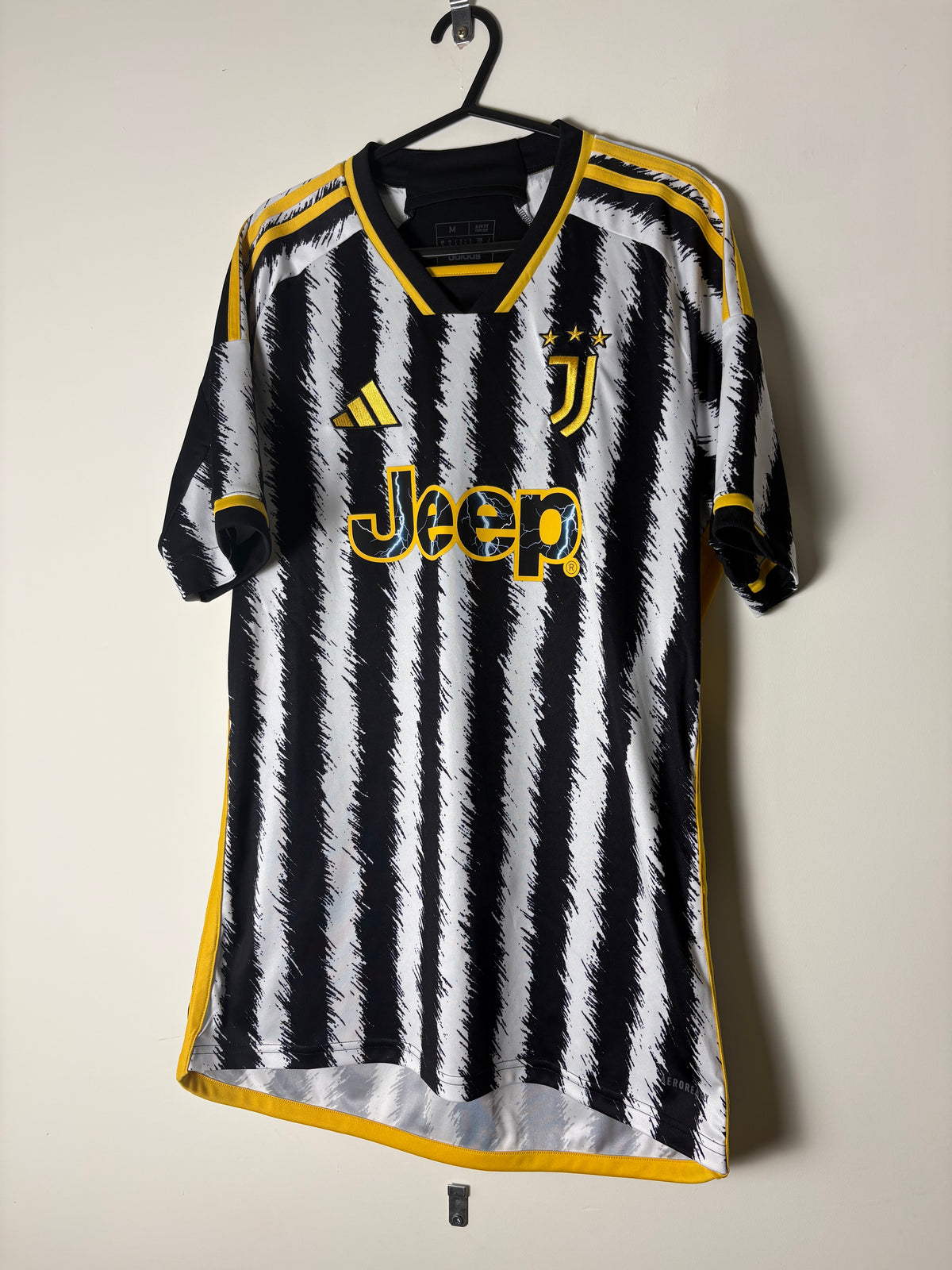 Juventus 2023/24 home shirt by adidas (M)