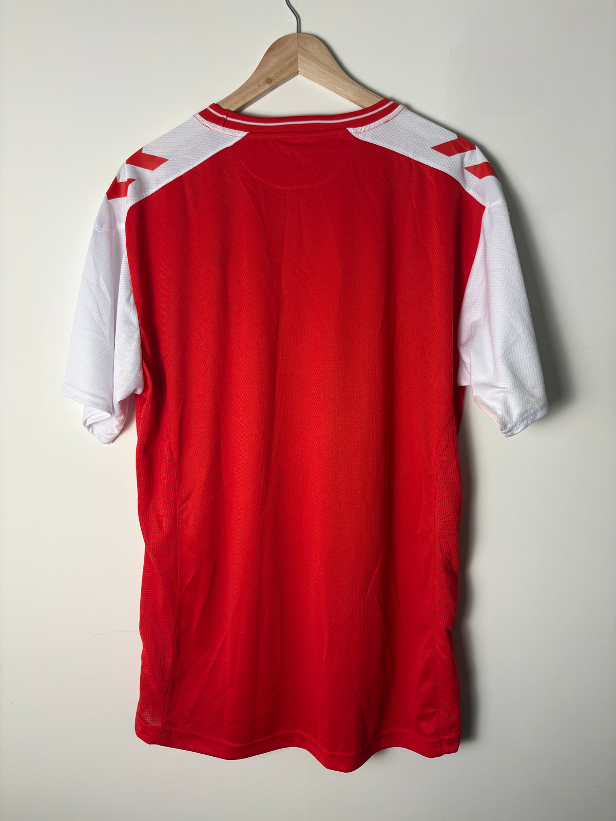 Sporting Braga 2022/23 Home Shirt by Hummel (XXL)