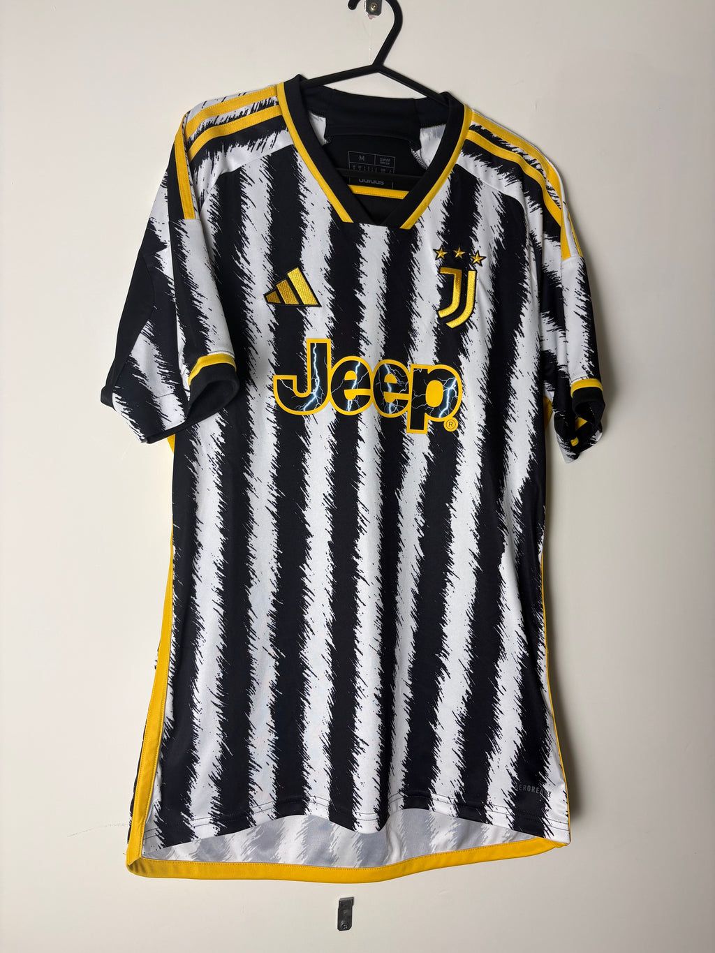 Juventus 2023/24 home shirt by adidas (M)