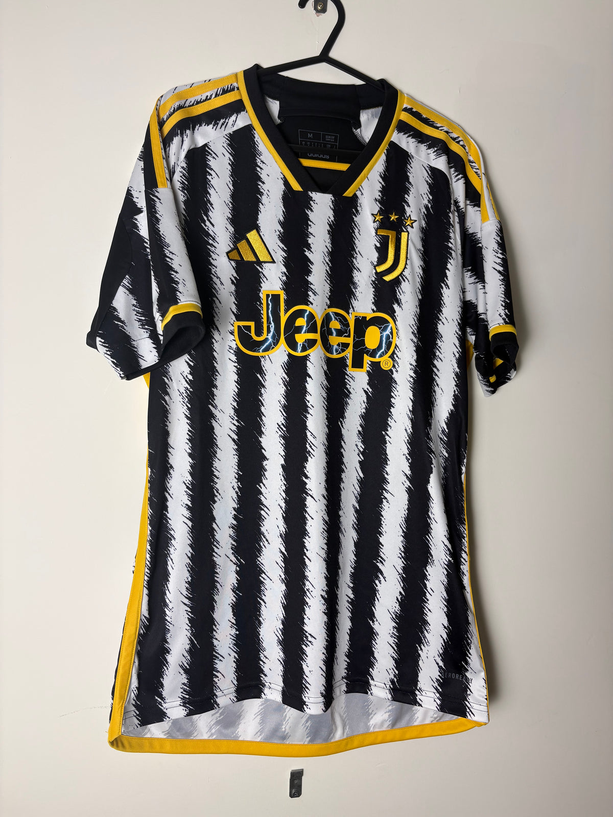 Juventus 2023/24 home shirt by adidas (M)